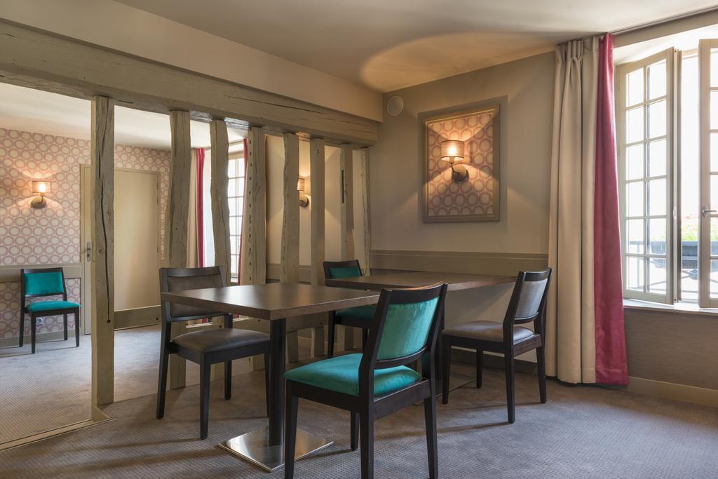 פרובן Hotel Aux Vieux Remparts, The Originals Relais מראה חיצוני תמונה