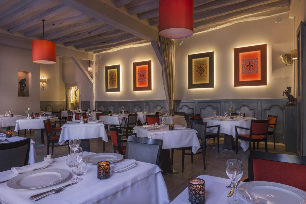 פרובן Hotel Aux Vieux Remparts, The Originals Relais מראה חיצוני תמונה