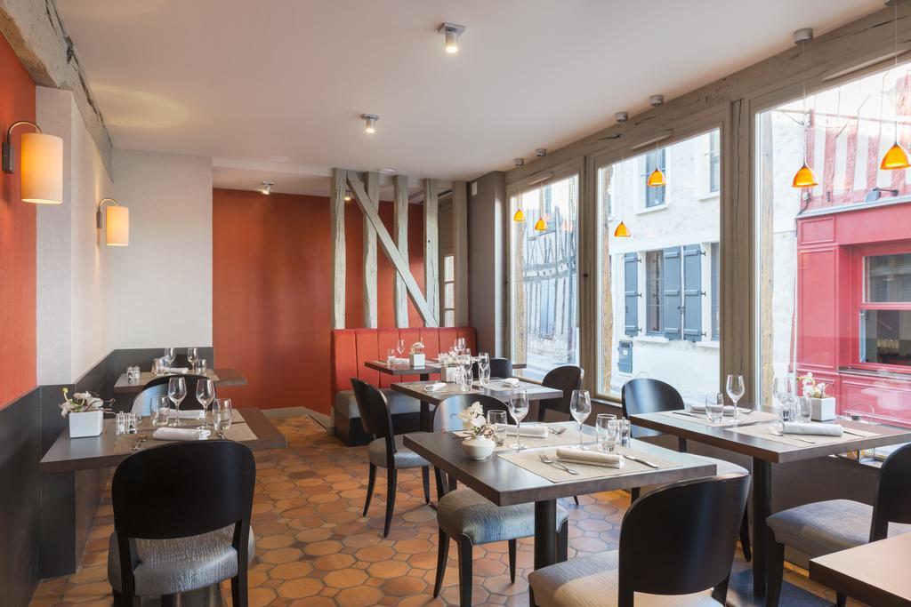 פרובן Hotel Aux Vieux Remparts, The Originals Relais מראה חיצוני תמונה