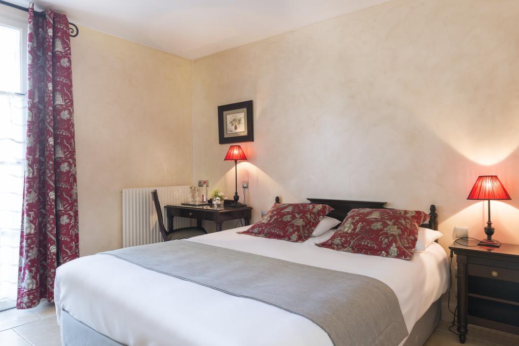 פרובן Hotel Aux Vieux Remparts, The Originals Relais מראה חיצוני תמונה